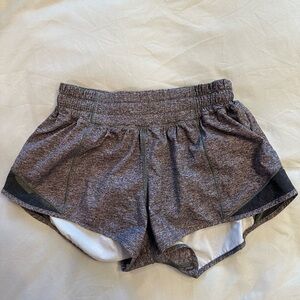 Lululemon Hotty Hot Short ll 2.5"